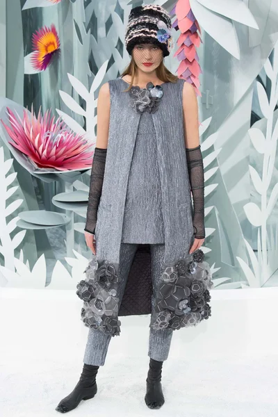 Look 50